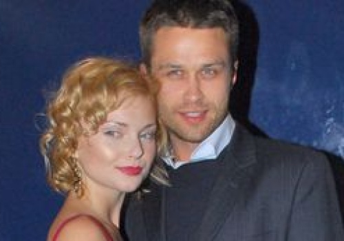 Romans Izy Miko i Macieja Zakościelnego rozgrzewał Polskę. Prawie ZOSTAWIŁA dla niego Hollywood