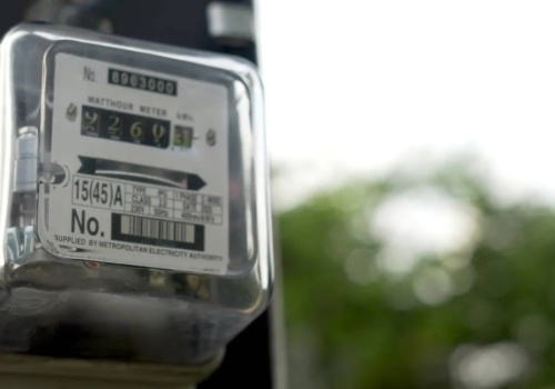 Ile zapłacimy za prąd, jeśli prezydencka ustawa wejdzie w życie? Teraz można to sprawdzić