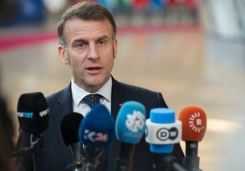 Macron rozmawiał z prezydentem Iranu. 