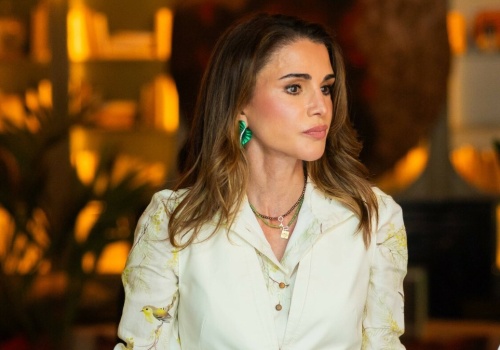 Królowa wie, jak oczarować. To w jej szafie już jest hitem wiosny 2026