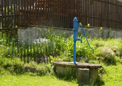 Pobór wody w gospodarstwie. Jakie limity obowiązują rolników? Wody Polskie wyjaśniają