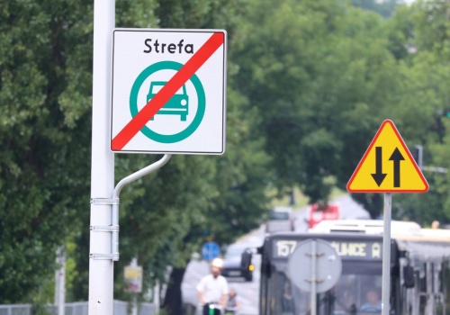 130 tysięcy aut nie pojeździ po Warszawie. Zostało niewiele czasu