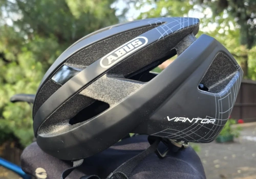 Dziecięce kaski pod lupą ADAC. Najtańszy za 15 euro okazał się ..najlepszy. Dobrych nie było!