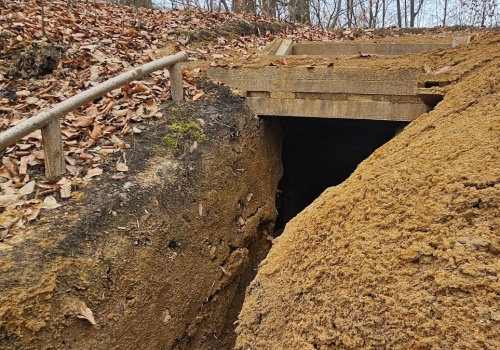Nielegalna ziemianka odkryta na XIII-wiecznym grodzisku w Krzykawce