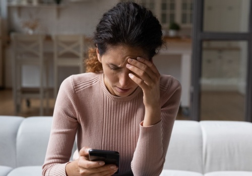 Robert zainstalował w jej telefonie podejrzaną aplikację. Marta zaczęła łączyć kropki