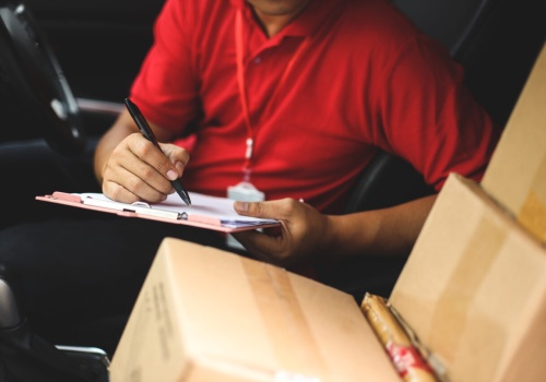 Kurier nie pomoże wam już w założeniu konta w banku. Zrobi to mObywatel