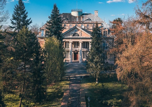 Piękny, zabytkowy i na sprzedaż. Pałac w Łubiu znów szuka właściciela