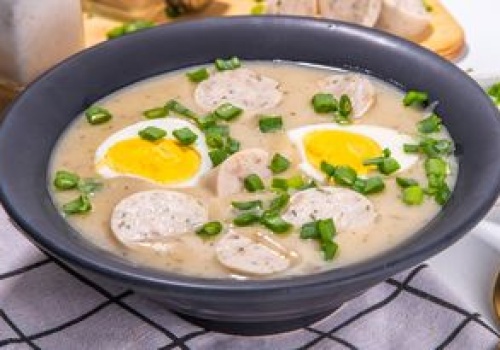 Jakie przyprawy do żurku? Bez nich nawet nie zaczynaj gotować wielkanocnej zupy