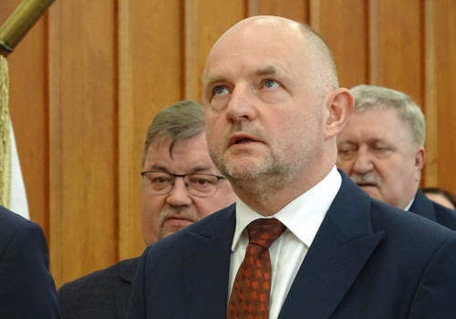 Nie minęło pół roku jak sejmik dał marszałkowi podwyżkę, a szykują już kolejną