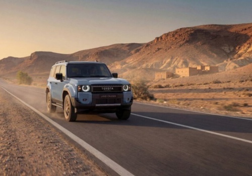 Toyota Land Cruiser 250 z dwiema nowymi twarzami. Kiedy w sprzedaży?