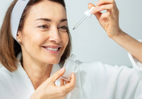 To serum z mikroigiełkami zwalcza oznaki starzenia! Zmarszczki i plamki starcze nie mają szans