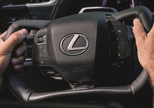 Elektryczny samochód z manualną skrzynią biegów to szczyt absurdu. Łączy w sobie wady obu rozwiązań.