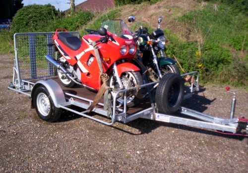 Wozisz motocykl na przyczepie? Uważaj, teraz łatwiej stracisz prawo jazdy