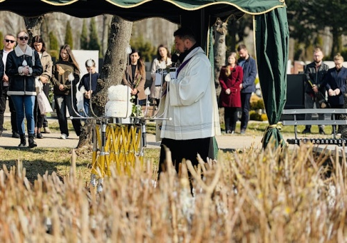 Cichy pogrzeb, wspólna pamięć. Sieradz żegna dzieci nienarodzone