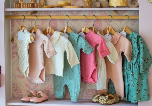 Niepokojące wyniki badań. W ubraniach dziecięcych z fast fashion wykryto niebezpieczną substancję