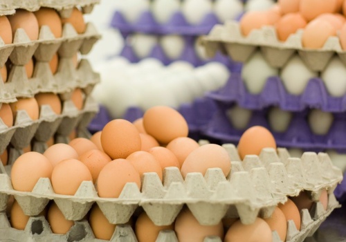 Ceny jaj 2026 przed Wielkanocą rosną. W hurcie już nawet 85 gr za sztukę