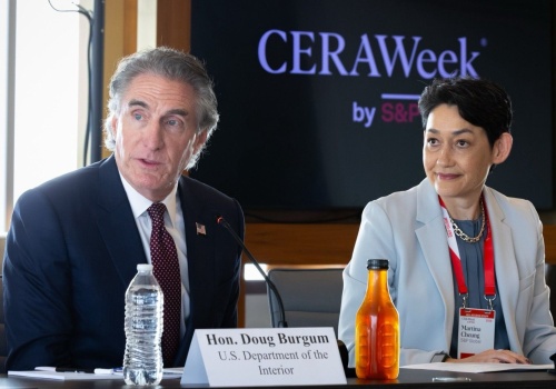 Miliard dolarów z farm wiatrowych na LNG. Nowa umowa USA i TotelEnergies