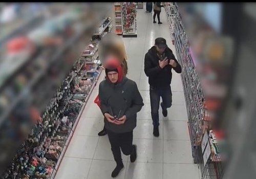 Olsztyn. Dzielili się zapaszkami jak gołąbeczki. Na komendzie też będą tak uroczy?