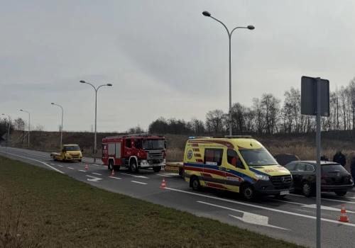 Kolizja dwóch aut na skrzyżowaniu ulic Radwańskich i Reja w Jaworznie