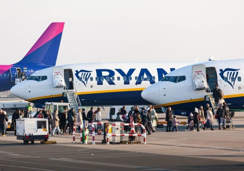 Najtańsze loty do Polski na święta – aktualne ceny w Ryanair i Wizz Air