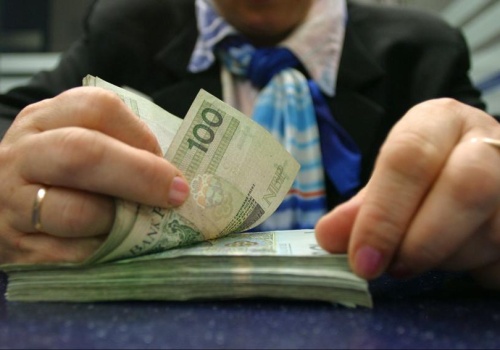 Miliardy na „sprzątanie” po upadłych bankach, zero na gwarancje depozytów. Giełdowe spółki pokazały, ile zapłacą