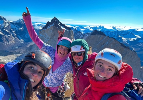 Kobiecy zespół na gigantycznej „Sudafricanie” na Torre Central del Paine