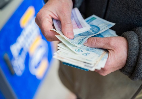 ZUS wypłaci trzynastkę, ale możesz się zdziwić. Ta zasada zabiera nawet kilkaset złotych