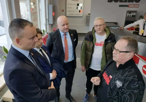 Po ponad tygodniu głodówki Komisja Krajowa Solidarności poparła protest. Głodujących odwiedził też prezydent Inowrocławia