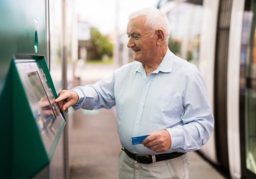 ZUS może upomnieć się o trzynastkę. W tych sytuacjach trzeba zwrócić pieniądze