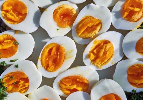 Najzdrowszy dodatek do jajek. Pomaga przy zapchanych jelitach