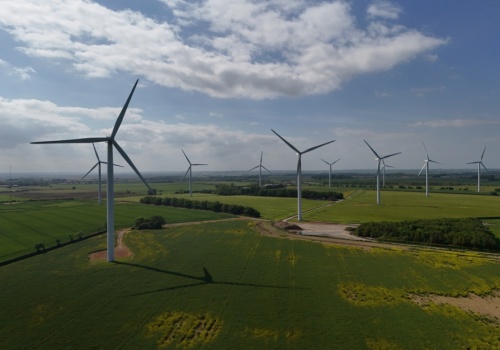 Rynek choruje na brak elastyczności. Praca wiatraków była ograniczana przez kilkanaście godzin