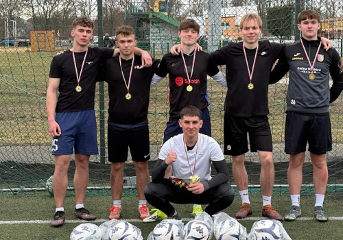 Turniej piłki nożnej w Sieradzu w ramach Zwolnieni z Teorii. Inicjatywa uczniów I Liceum Ogólnokształcącego im. Kazimierza Jagiellończyka