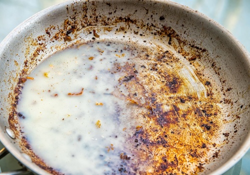 Nigdy więcej nie wyrzucisz porannych odpadów. Odtłuszczają garnki i patelnie lepiej niż płyn