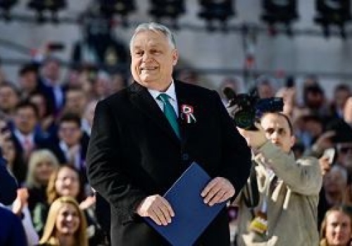 Orbanomika zawiodła: nieliczne, nietrafione inwestycje, uwiąd usług publicznych, a socjal ma być plastrem