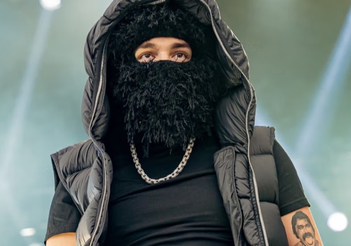 Yeat wjechał komuś w dom. „Na słuchawkach miałem Drake’a”