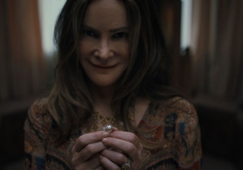 Dziś na Netflix premiera nowego, pokręconego serialu twórców Stranger Things wyreżyserowanego przez Polkę. 8 odcinków idealnych na maraton pełen grozy i napięcia