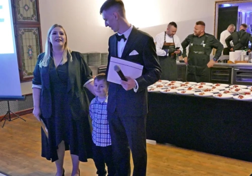 Kolacja dla życia. Mieszkańcy zbierają miliony na leczenie Bartka i Jasia