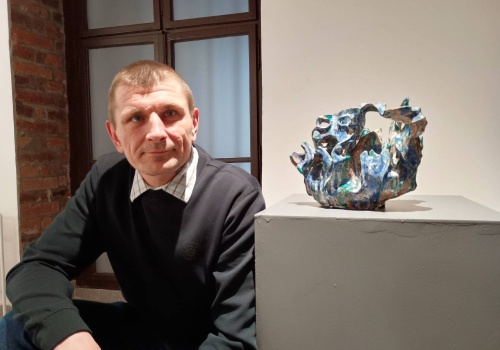 Podwodne stwory i… znoszone buty. Fantazyjna ceramika w bielskim ROK-u