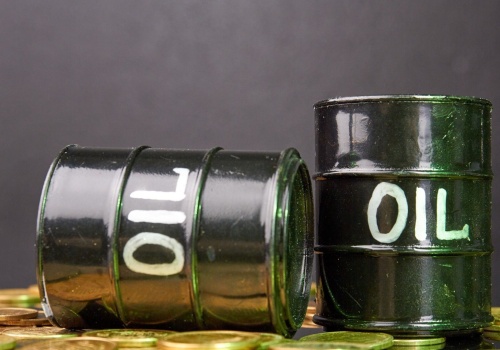 Ceny ropy rosną, a Orlen znów obniża stawki hurtowe paliw