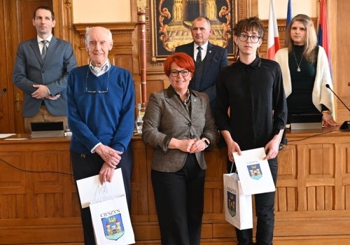 Stypendia artystyczne wręczone w Cieszynie. Wśród laureatów młody projektant i twórca teatru