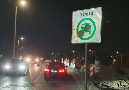 Dwóch złodziei znaków Strefy Czystego Transportu w rękach policji. Będą kolejne zatrzymania wandali