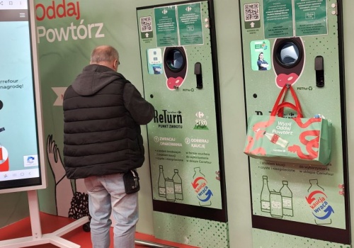 Kaucja w potrzasku logistyki. Dobre chęci Polaków kończą się pod kuchennym zlewem