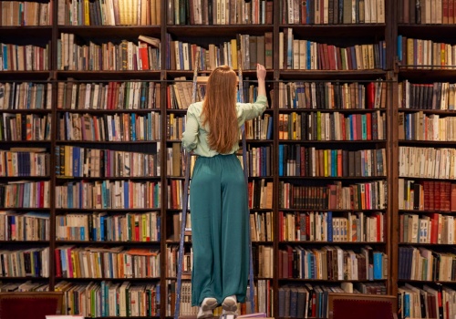 Czytałaś ich książki, ale czy wiesz, jak wyglądają? Sprawdź, ilu pisarzy rozpoznasz po twarzy