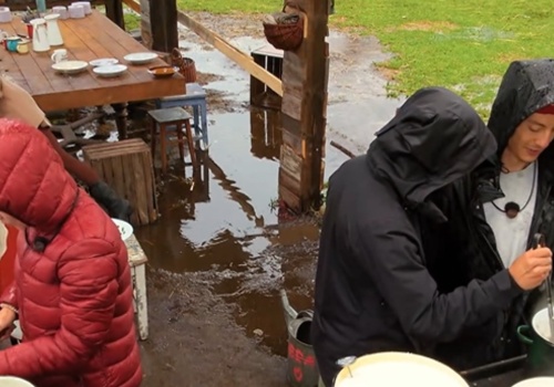 Ulewa zmienia „Farmę” w błotnistą pułapkę. Trudny odcinek dla uczestników