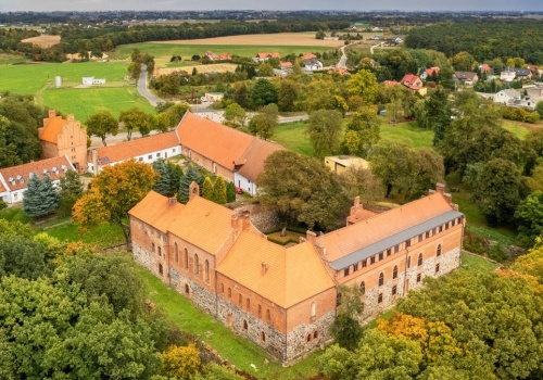 Zabytkowy zamek Ziemi Chełmińskiej. Jest bardzo dobrze zachowanym obiektem