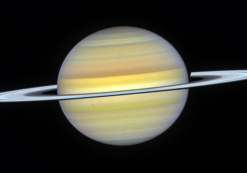 Kosmiczny duet rozebrał Saturna na warstwy. Te zdjęcia przejdą do historii