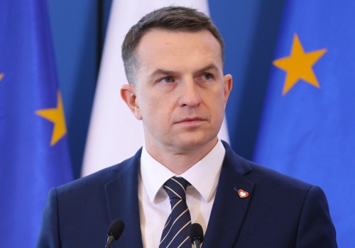 Rząd zdecydował w sprawie cen paliw. Adam Szłapka informuje