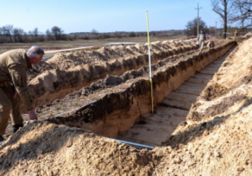 Prof. Ossowski: poszukiwania szczątków polskich ofiar UPA w Ugłach będą kontynuowane