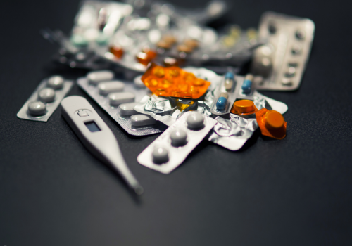 Pilny komunikat GIF. Ten lek znika z aptek w całej Polsce