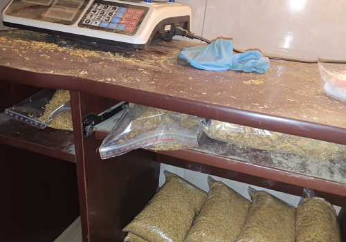 200 kg nielegalnego tytoniu nie trafi na rynek. Dwóch mężczyzn w rękach poznańskich policjantów